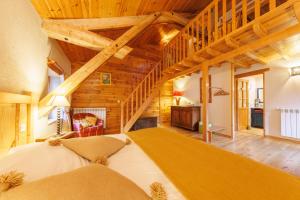 Maisons de vacances Moulin du Bateau - Gite de Charme - Piscine - Nature : photos des chambres