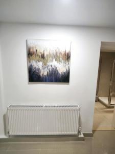 Luxurious 3 bed Ensuites & kitchenettes Nr LGI Hospital & Uni - Free 5G WIFI & Netflix Short Stays - Contractors Free Parking