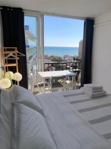 Inviting Studio with Sea View