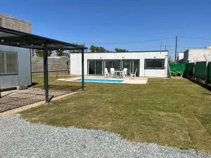 Casa quinta sustentable con asador, jardín y piscina - Desvío A. Zumarán