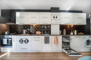 Host2U New Inn 2 BD, Fireplace, Free parking