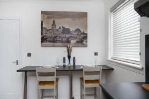 2-Bed Flat Wishaw Free Parking Family-Friendly