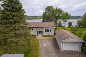 Chalet LA-BERGE du lac - Asbestos