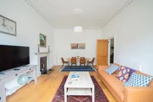 Stunning 3 Bed Flat in the Heart of the West End - 米尔盖