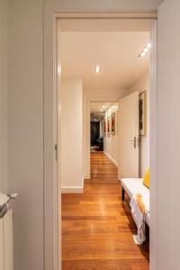 Chiado Deluxe Modern Feel 3 BR Apartment