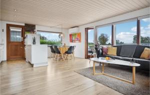Three-Bedroom Holiday Home In Hejls