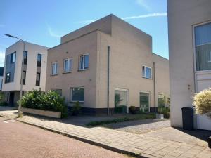 private rooms in luxury villa, free parking, close to the center