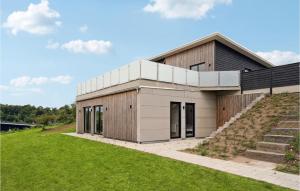 Beautiful Home In Spøttrup With Wifi