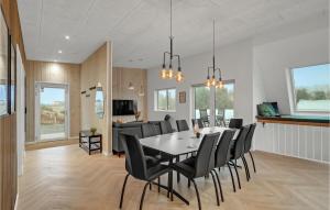 Beautiful Home In Spøttrup With Wifi