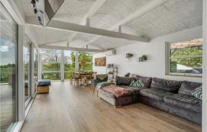 Three-Bedroom Holiday Home In Spottrup