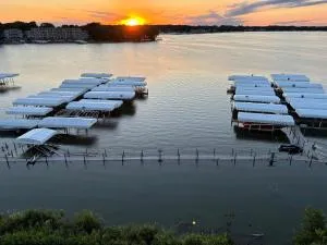 Sunset Shores 4BR Lake Escape Family Friendly - Jackson