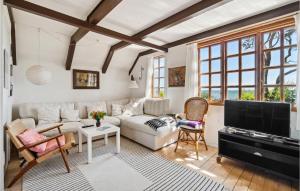 Cozy Home In Nexø With Kitchen