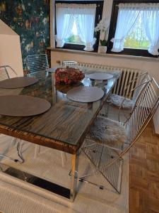 Exklusives 2 Zimmer Dachstudio mit Kamin Perfekte Lage für Phantasialand und Köln Messe inkl Parkplatz und Vollausstattung