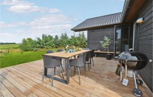 3 Bedroom Cozy Home In Aakirkeby