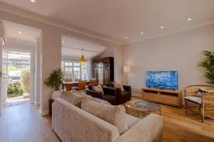 Hidden De Waterkant Cottage with Tranquil Garden - كيب تاون