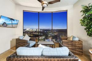 Stunning Views Penthouse-Waterview King Suite Golf