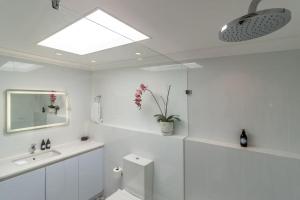 Hidden De Waterkant Cottage with Tranquil Garden