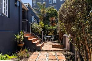 Hidden De Waterkant Cottage with Tranquil Garden