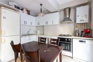 Cozy Modern 1BR w Patio New Building in Maltepe
