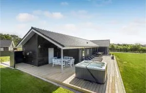 Stunning Home In Hadsund With Five Bedrooms And Wifi - Haslevgårde