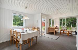 Gorgeous Home In Hadsund With Kitchen