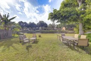 Riverfront Backyard and Grill Sunrise Family Home - Melalevca Isles