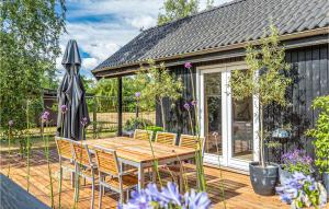 Two-Bedroom Holiday Home With A Fireplace In Sjællands Odde