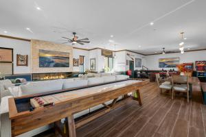 Lakeview Manor - Lakeview & Walk to LakeVillage