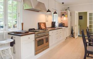 5 Bedroom Lovely Home In Hornbæk