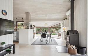 Cozy Home In Hjørring With Wifi