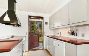 Four-Bedroom Holiday Home In Dronningmolle