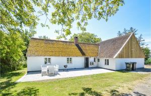 Gorgeous Home In Askø With Kitchen