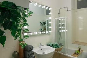 LUXURYLOFT - direct access to shopping street, U3 station, close to center