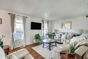 3 Mi to Diamond Ballroom Home with Fenced Yard! - 米德韦斯特城