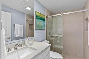 Beachfront Resort 2BR Condo 3 Pools, Heated Pool, Kids Pool & Jacuzzi