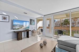 Beachfront Resort 2BR Condo 3 Pools, Heated Pool, Kids Pool & Jacuzzi