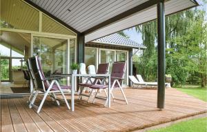 Three-Bedroom Holiday Home In Dronningmolle