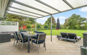 3 Bedroom Cozy Home In Bogø By