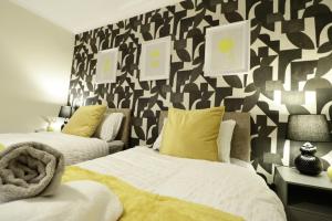 Stylish & Cosy Stay 2-Bed House Train Station Hospital Garden Fast WiFi