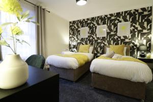 Stylish & Cosy Stay 2-Bed House Train Station Hospital Garden Fast WiFi