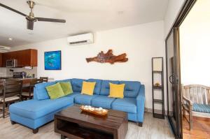 Newly Remodeled Ground-Floor Unit in Flamingo in Front of Beach