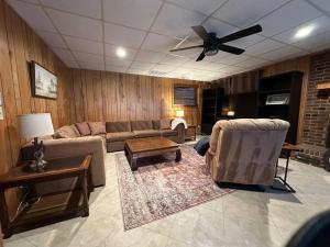 Quiet, golf lake community cozy 2bdr 1 bth getaway