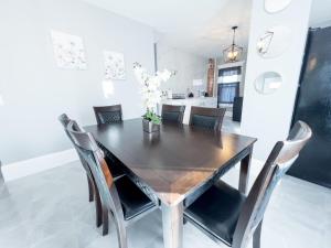 Comfy 4BR-Free Parking-Wi-Fi in Niagara Falls NY