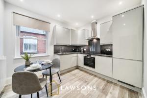 Chic Southsea Apartment, 3 Beds, 2 Baths