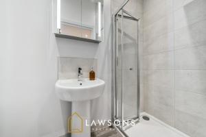 Chic Southsea Apartment, 3 Beds, 2 Baths