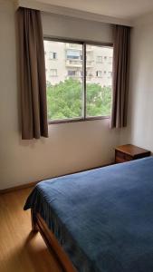 Quarto e banheiro privativos no Jardins