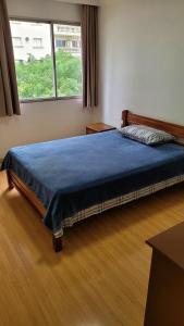 Quarto e banheiro privativos no Jardins