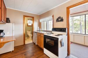 Squam Waterfront 2 bed rental (Suite 6)