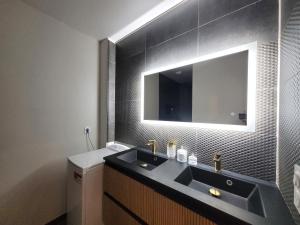 Appartements Logement avec jacuzzi et sauna en terrasse, belle vue panoramique : photos des chambres