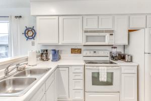 Myrtle Beach Waterfront Condo 5 Mi to Boardwalk!